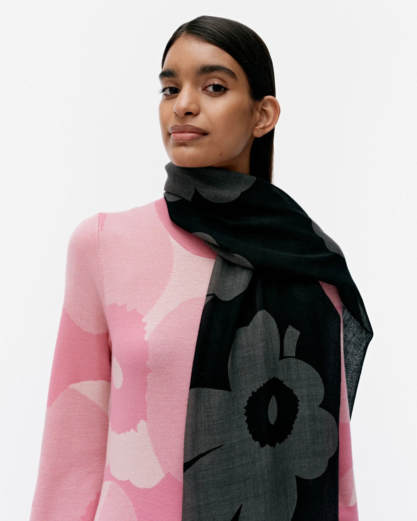 Marimekko Fiore Unikko Scarf Black & Grey