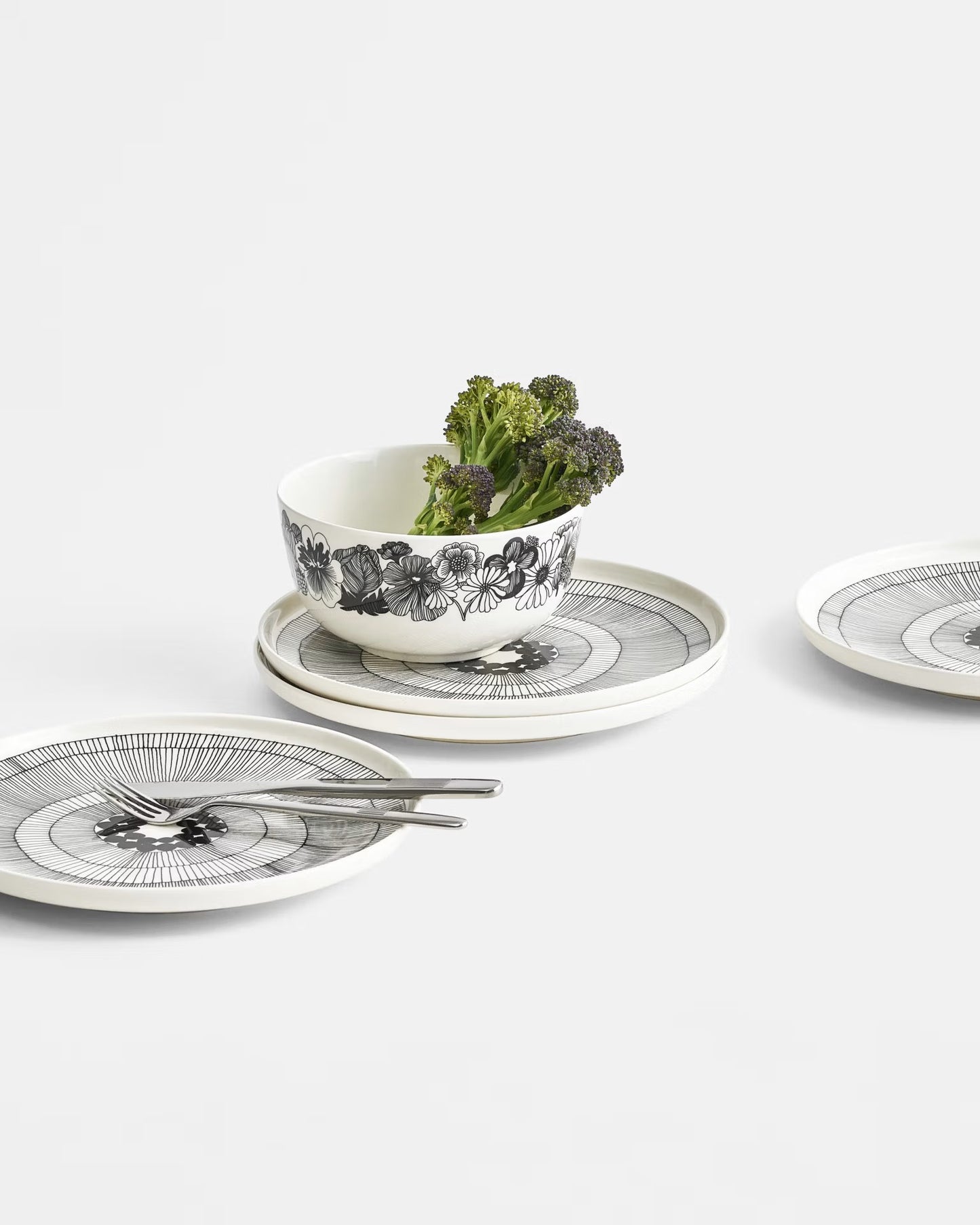 Marimekko Dinner Plate Lines Pattern Oiva/Slirtolapuutarha 25 cm