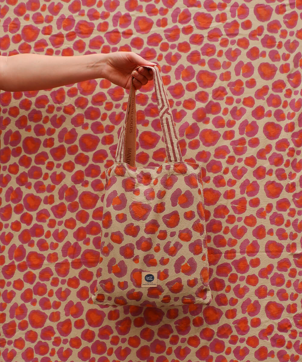 Doing Goods Single Throw in Tote Bag 86 x 55