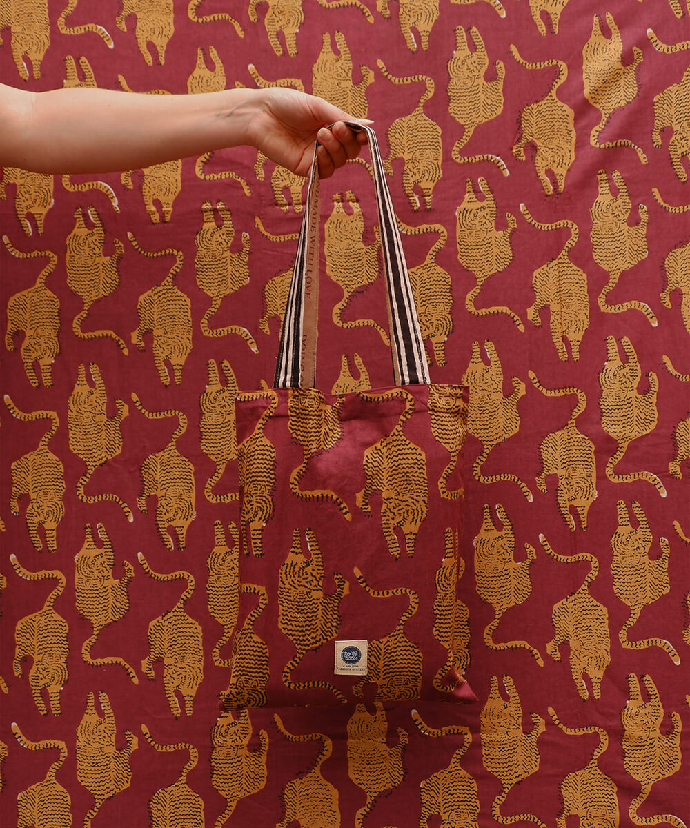 Doing Goods Single Throw in Tote Bag 86 x 55