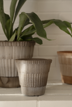 Bergs Potter Atlas Planter Raw Terracotta