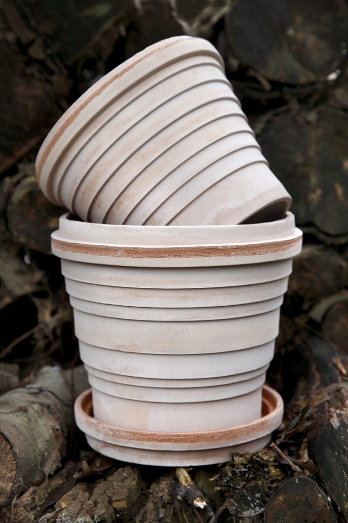 Bergs Jupiter Raw Terracotta Planter