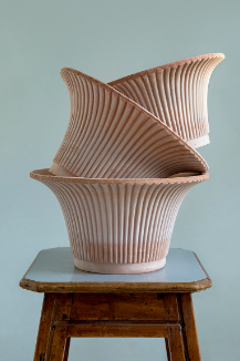 Bergs Potter Daisy Raw Terra Cotta Planter Rosa