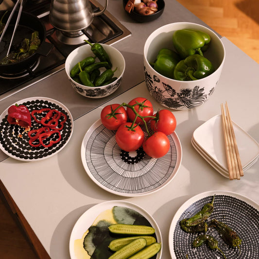 Marimekko Dinner Plate Lines Pattern Oiva/Slirtolapuutarha 25 cm